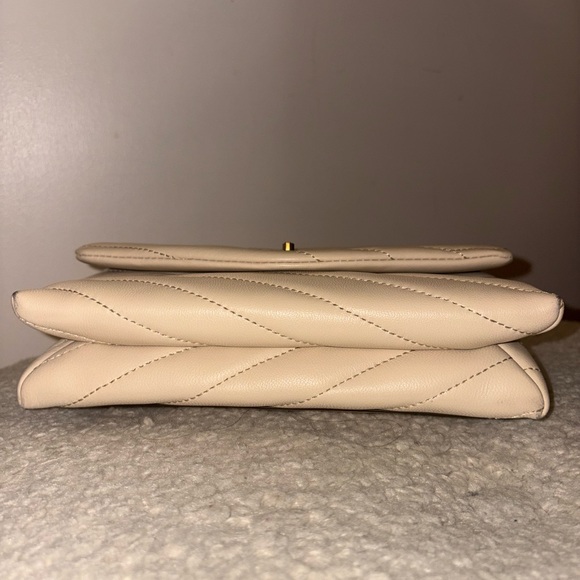 Tory Burch kira chevron chain wallet color - cream 90343 - Picture 3 of 16